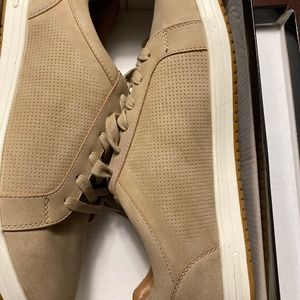 New Steve Madden leather lace up sneakers